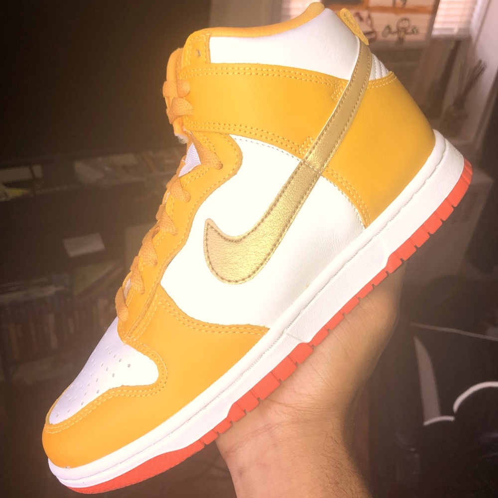 Nike Womens Dunk High University Gold